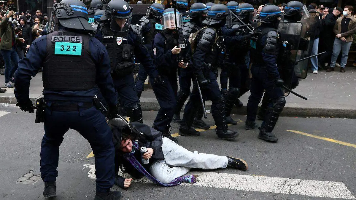 Han detenido a 457 manifestantes en Francia durante protestas contra reforma de pensiones